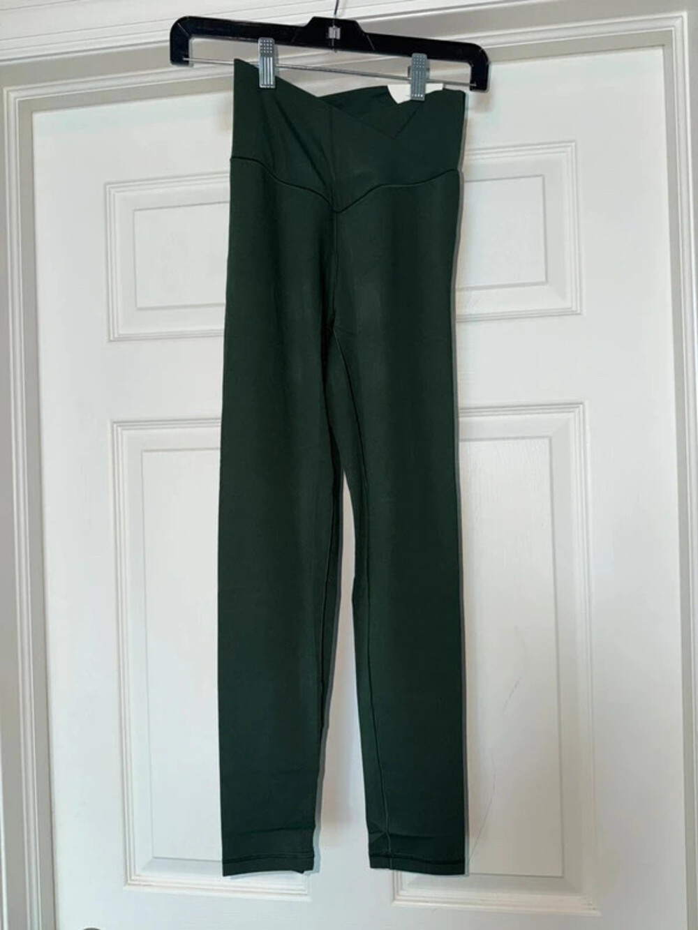Offline by Aerie Real Me green crossover leggings – medium NWT